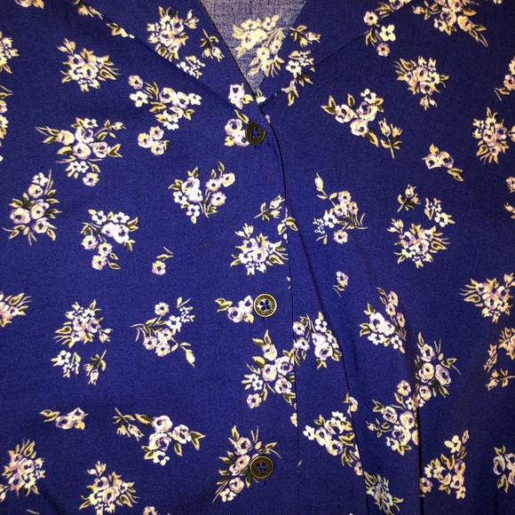 Cropped floral button up. - Picture 3 of 3